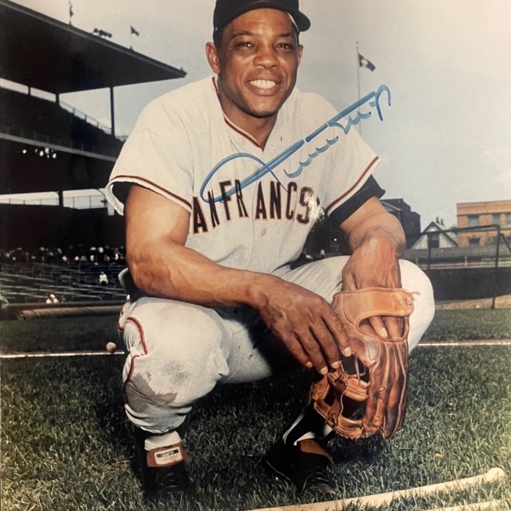 Willie Mays EARLY SIGNATURE Signed 8x10 Photo from late 60s Beckett BAS Verified